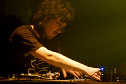 DJ和