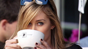 カフェで。サングラスに斜め前髪が可愛い★